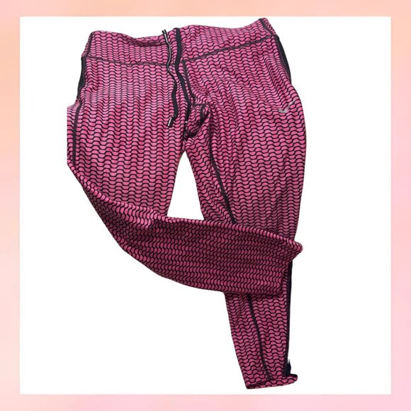 Nike Capri Leggings Pants Dri Fit Womens Medium Athletic Workout Yoga Pink - Picture 1 of 8